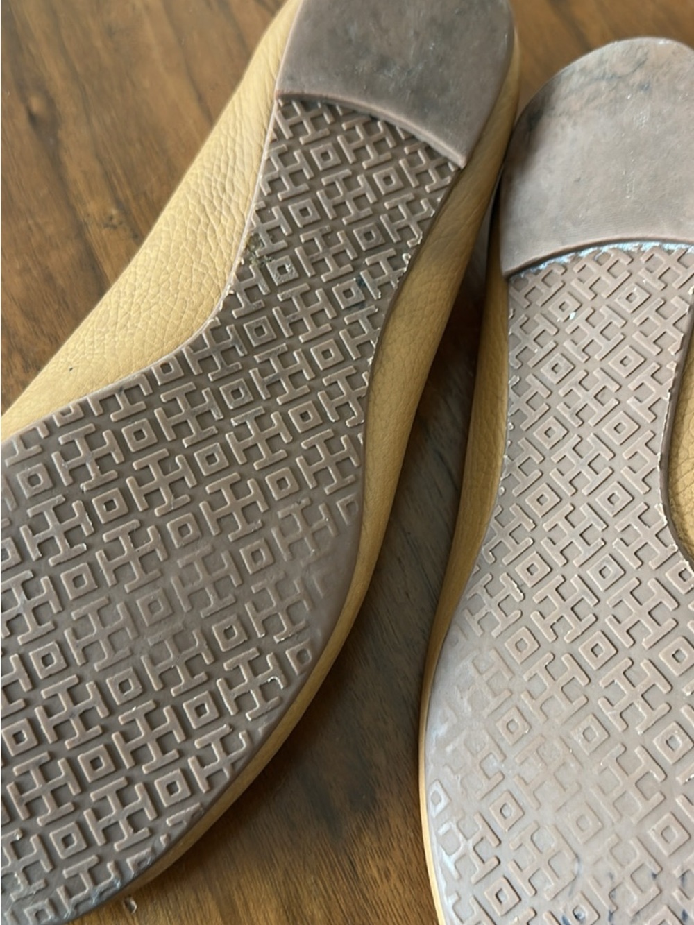 Tory Burch Tan Leather Ballet Flats with Gold Logo - Picture 2 of 8